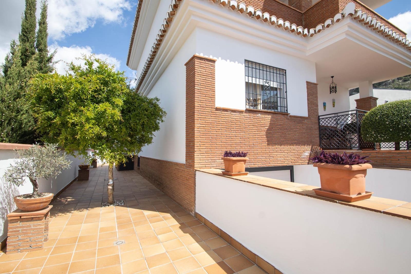4 bedroom Villa for sale in Nivar with pool garage - € 349,000 (Ref: 10014051)