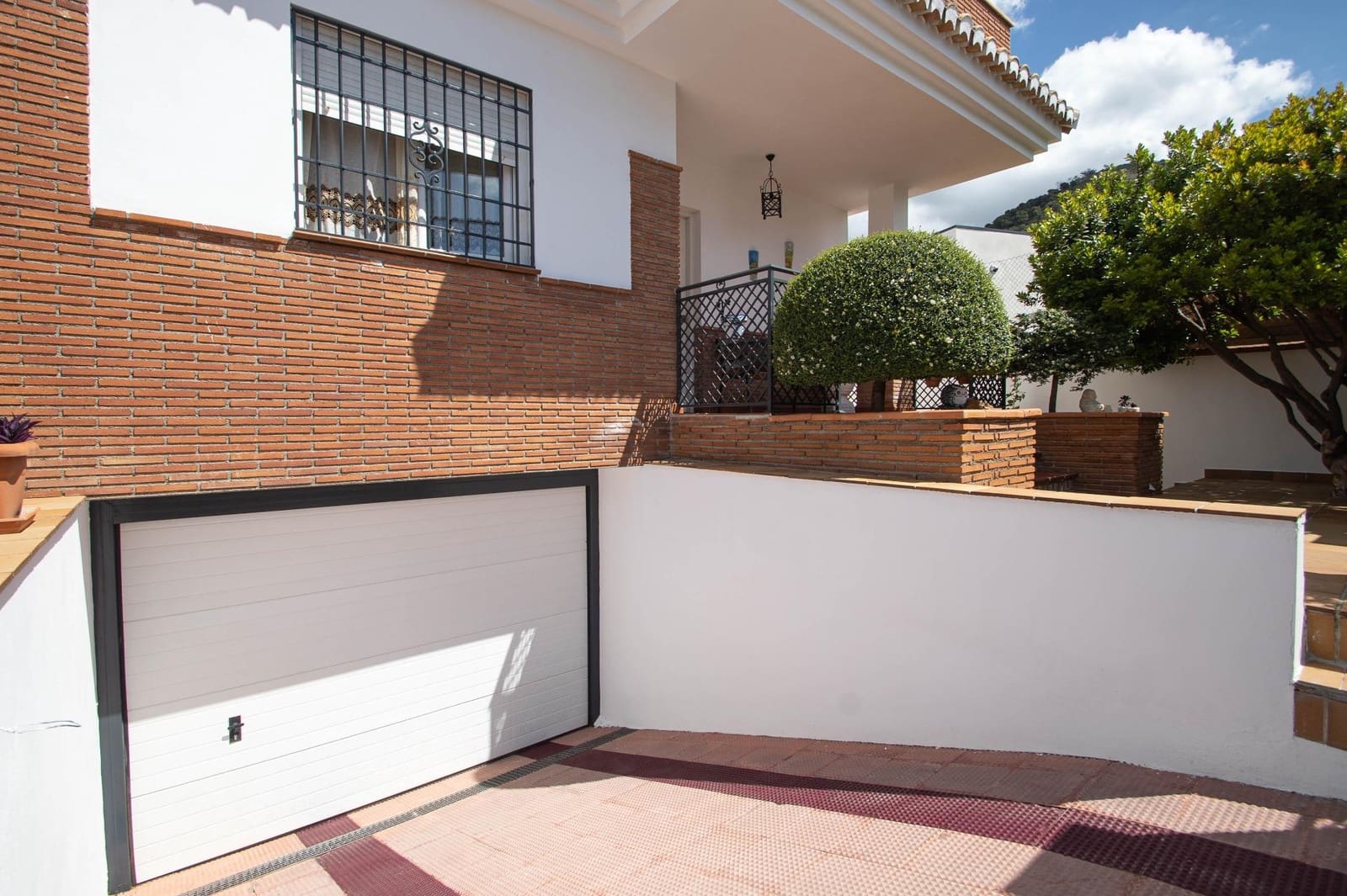 4 bedroom Villa for sale in Nivar with pool garage - € 349,000 (Ref: 10014051)
