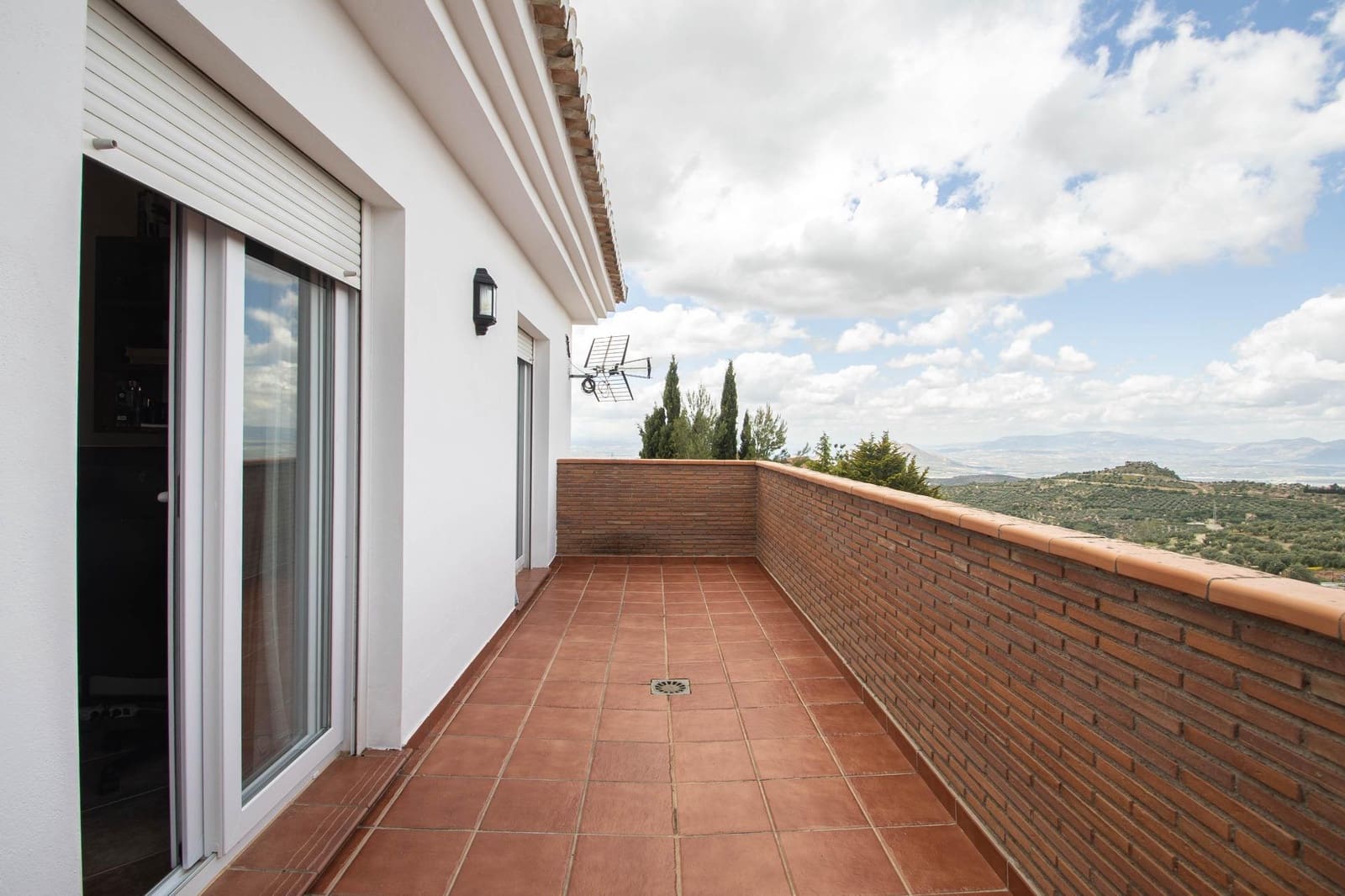 4 bedroom Villa for sale in Nivar with pool garage - € 349,000 (Ref: 10014051)