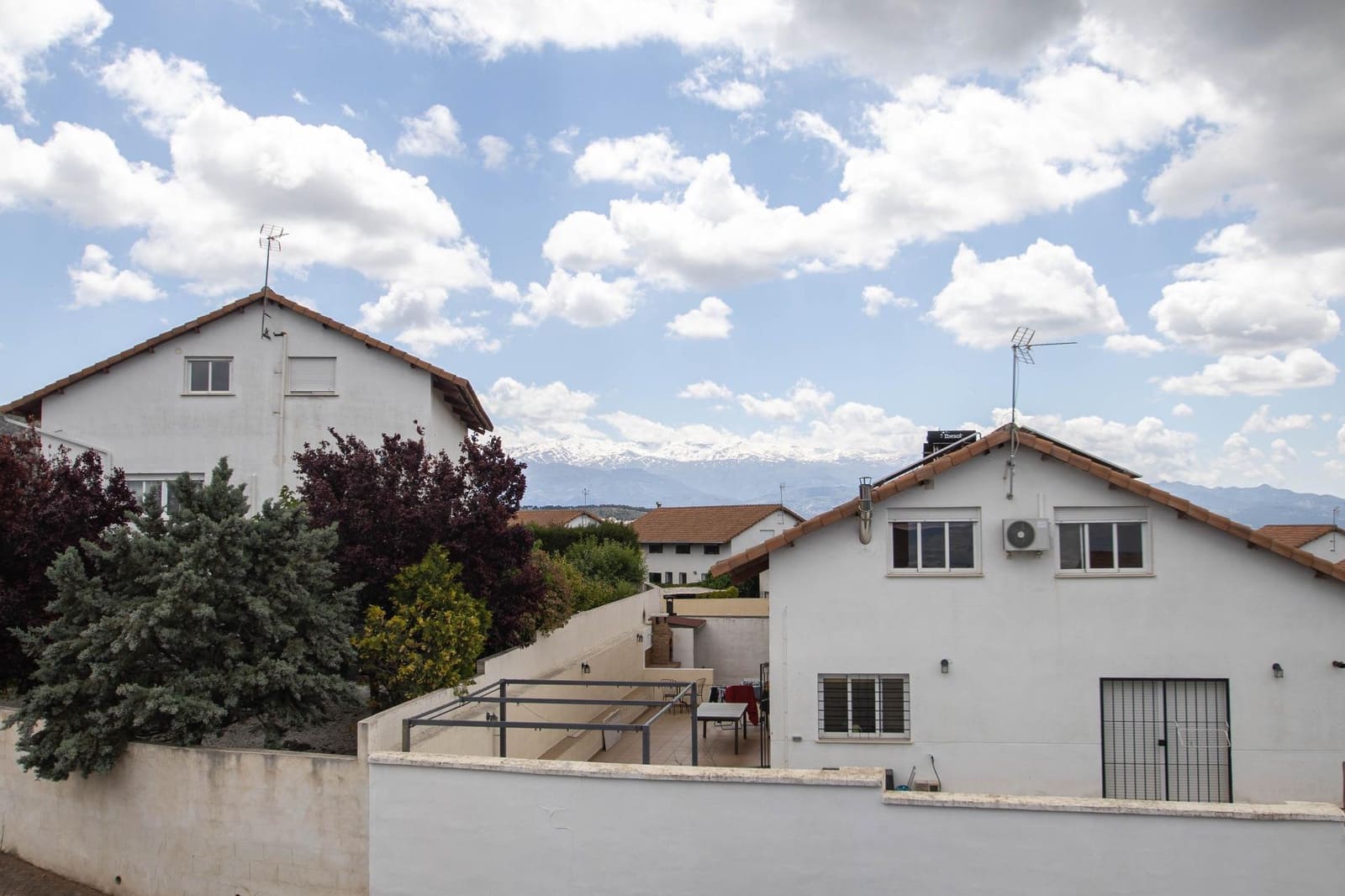 4 bedroom Villa for sale in Nivar with pool garage - € 349,000 (Ref: 10014051)