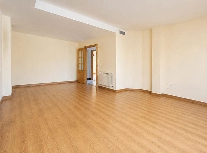 5 quarto Moradia Geminada para venda em Las Gabias com piscina garagem - 340 000 € (Ref: 10014054)