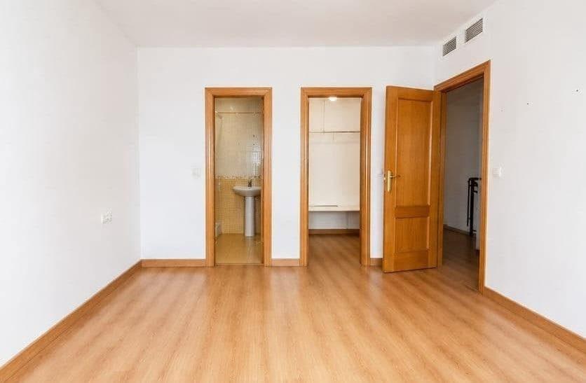 5 quarto Moradia Geminada para venda em Las Gabias com piscina garagem - 340 000 € (Ref: 10014054)