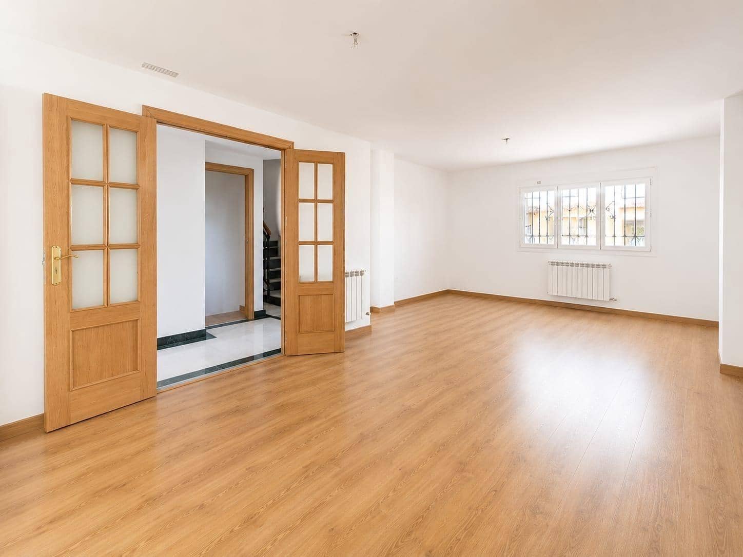 5 quarto Moradia Geminada para venda em Las Gabias com piscina garagem - 340 000 € (Ref: 10014054)