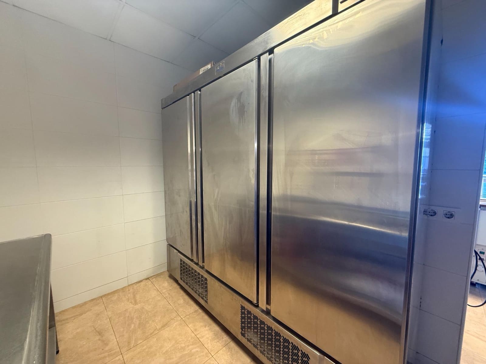 Kommersiell till salu i Granada stad - 85 000 € (Ref: 10014061)