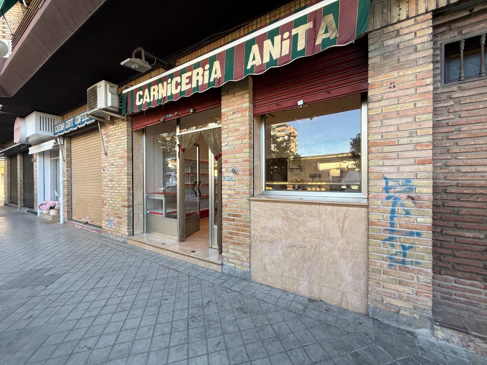 Kommersiell till salu i Granada stad - 85 000 € (Ref: 10014061)