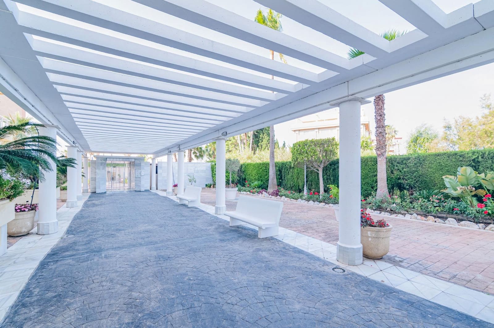 2 bedroom Flat for sale in Motril with pool garage - € 292,000 (Ref: 10014062)