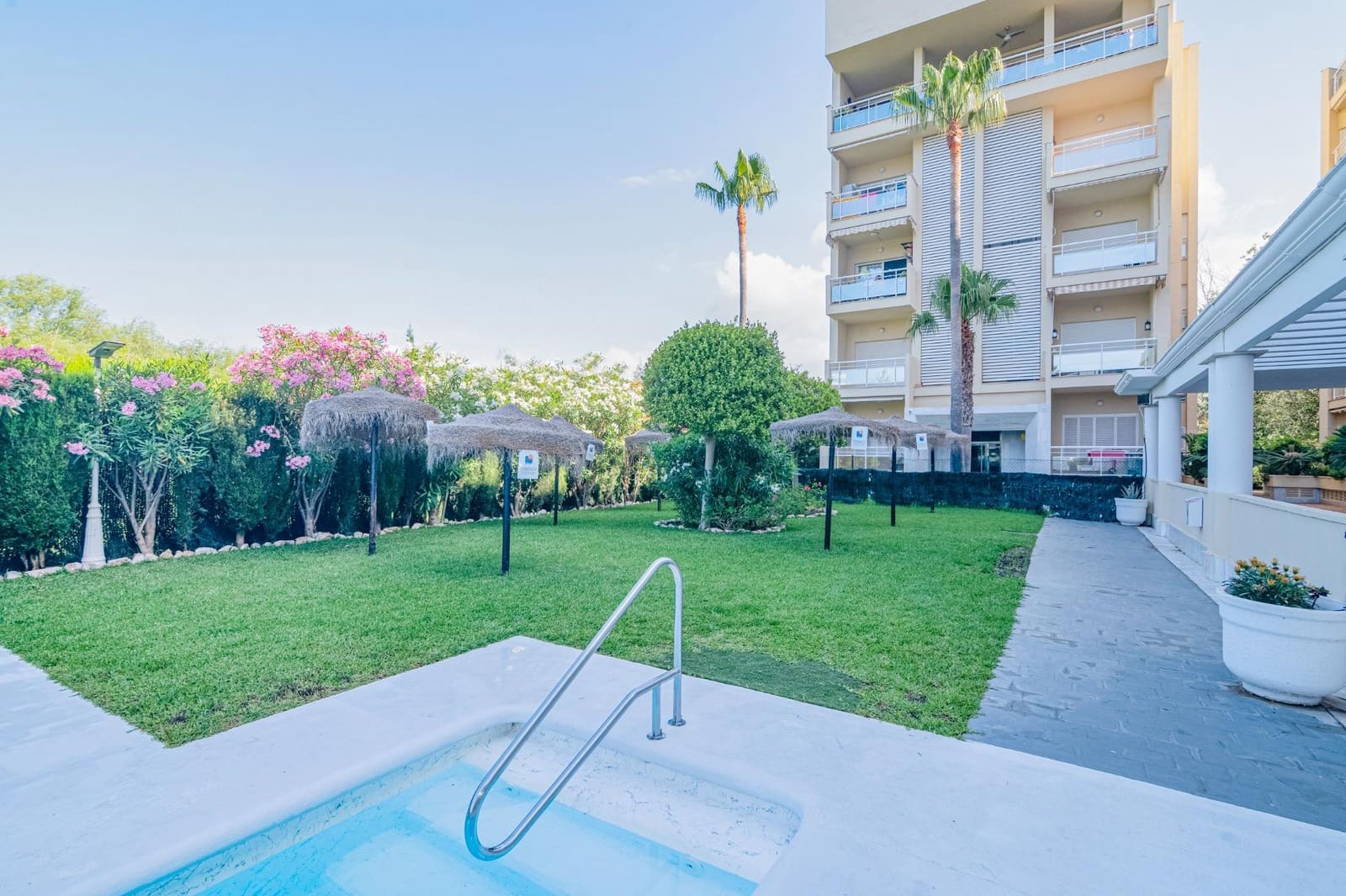 2 bedroom Flat for sale in Motril with pool garage - € 292,000 (Ref: 10014062)