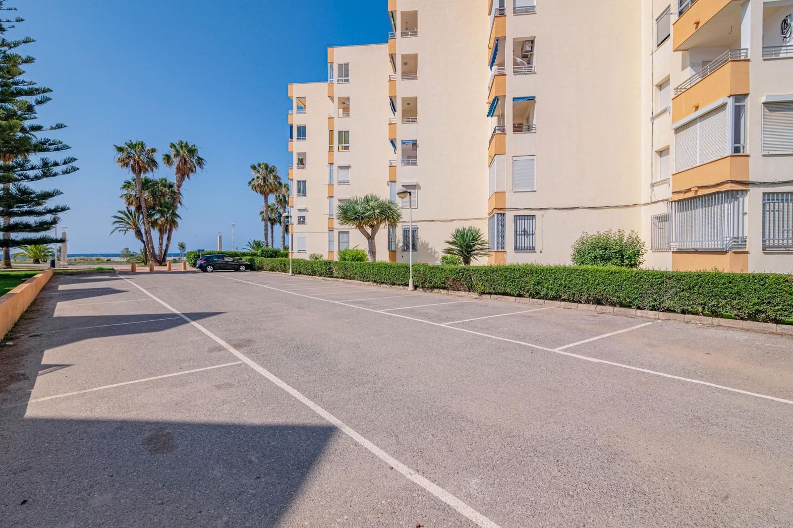 2 bedroom Flat for sale in Motril with garage - € 192,000 (Ref: 10014064)