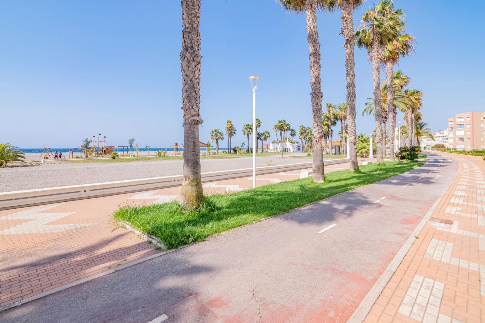 2 bedroom Flat for sale in Motril with garage - € 192,000 (Ref: 10014064)