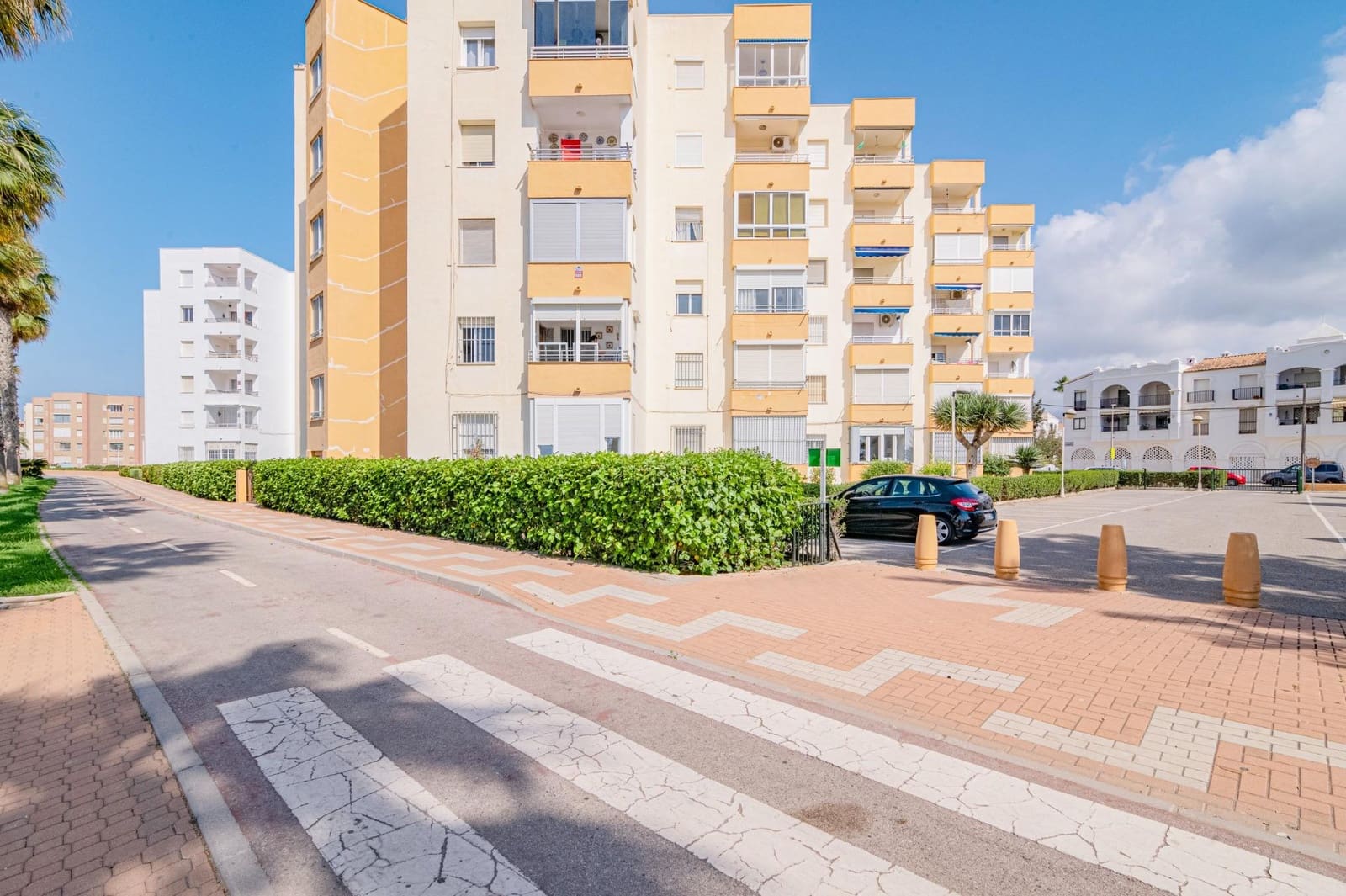 2 bedroom Flat for sale in Motril with garage - € 192,000 (Ref: 10014064)