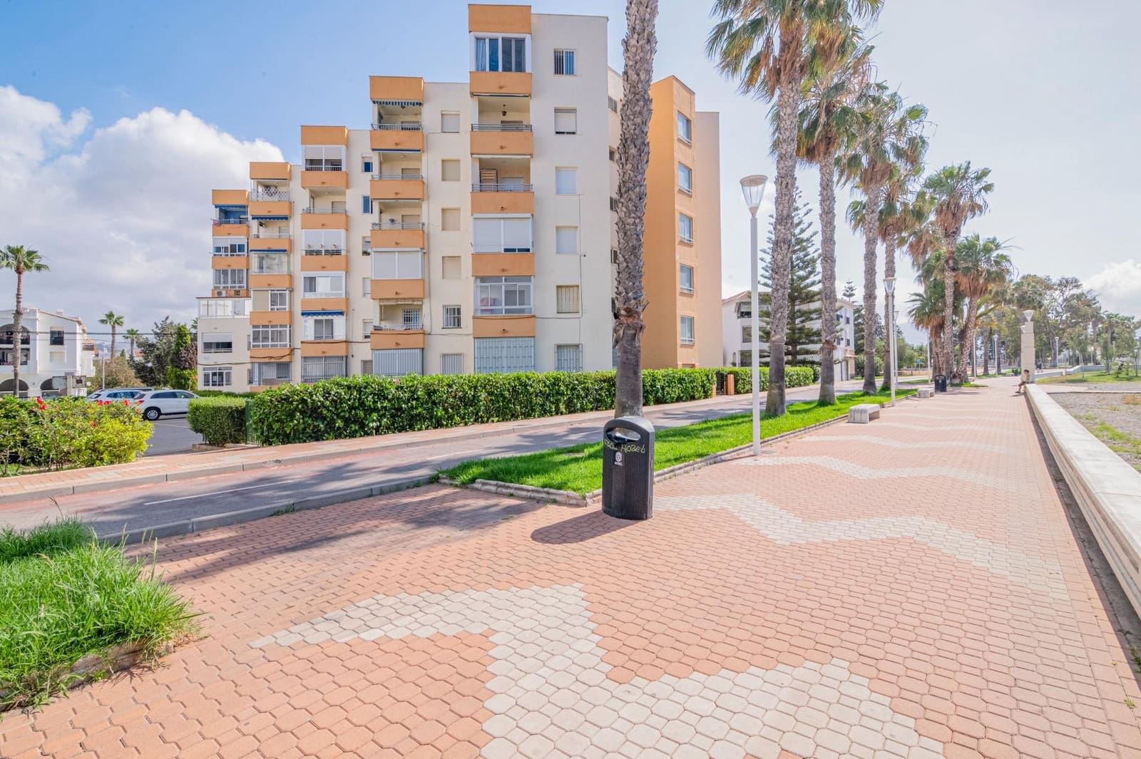 2 bedroom Flat for sale in Motril with garage - € 192,000 (Ref: 10014064)