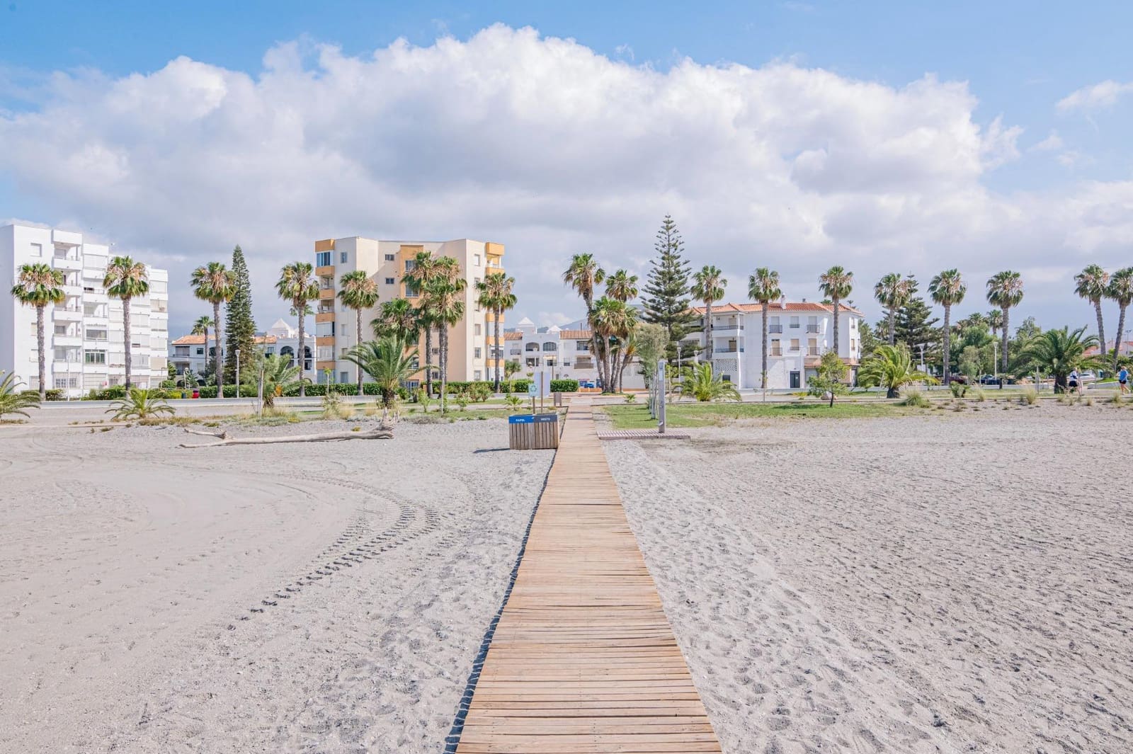2 bedroom Flat for sale in Motril with garage - € 192,000 (Ref: 10014064)