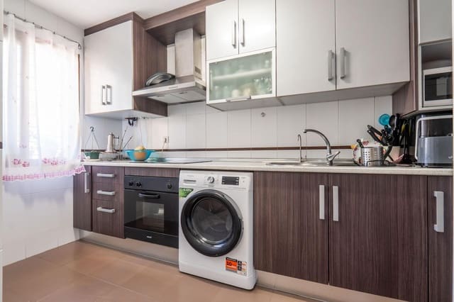 2 slaapkamer Flat te koop in Ogíjares met garage - € 170.000 (Ref: 10014067)