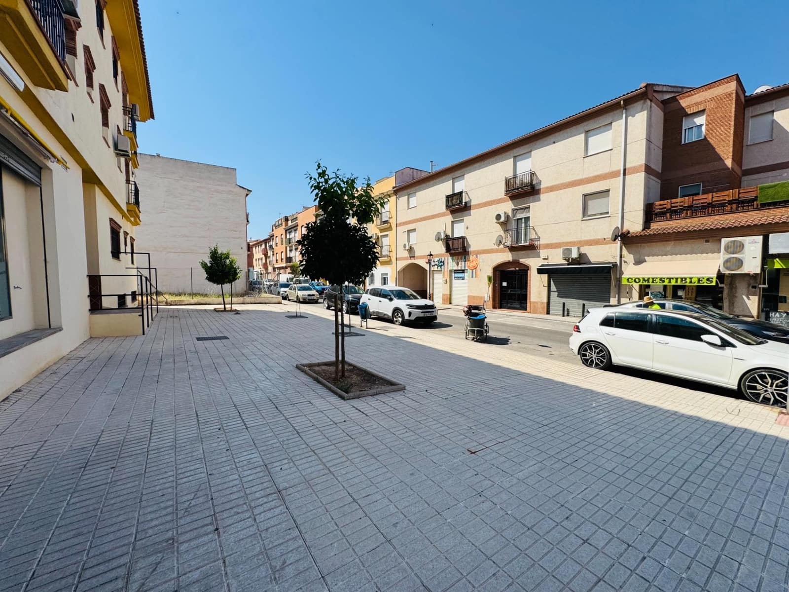 Commercial for sale in Peligros - € 155,000 (Ref: 10014070)