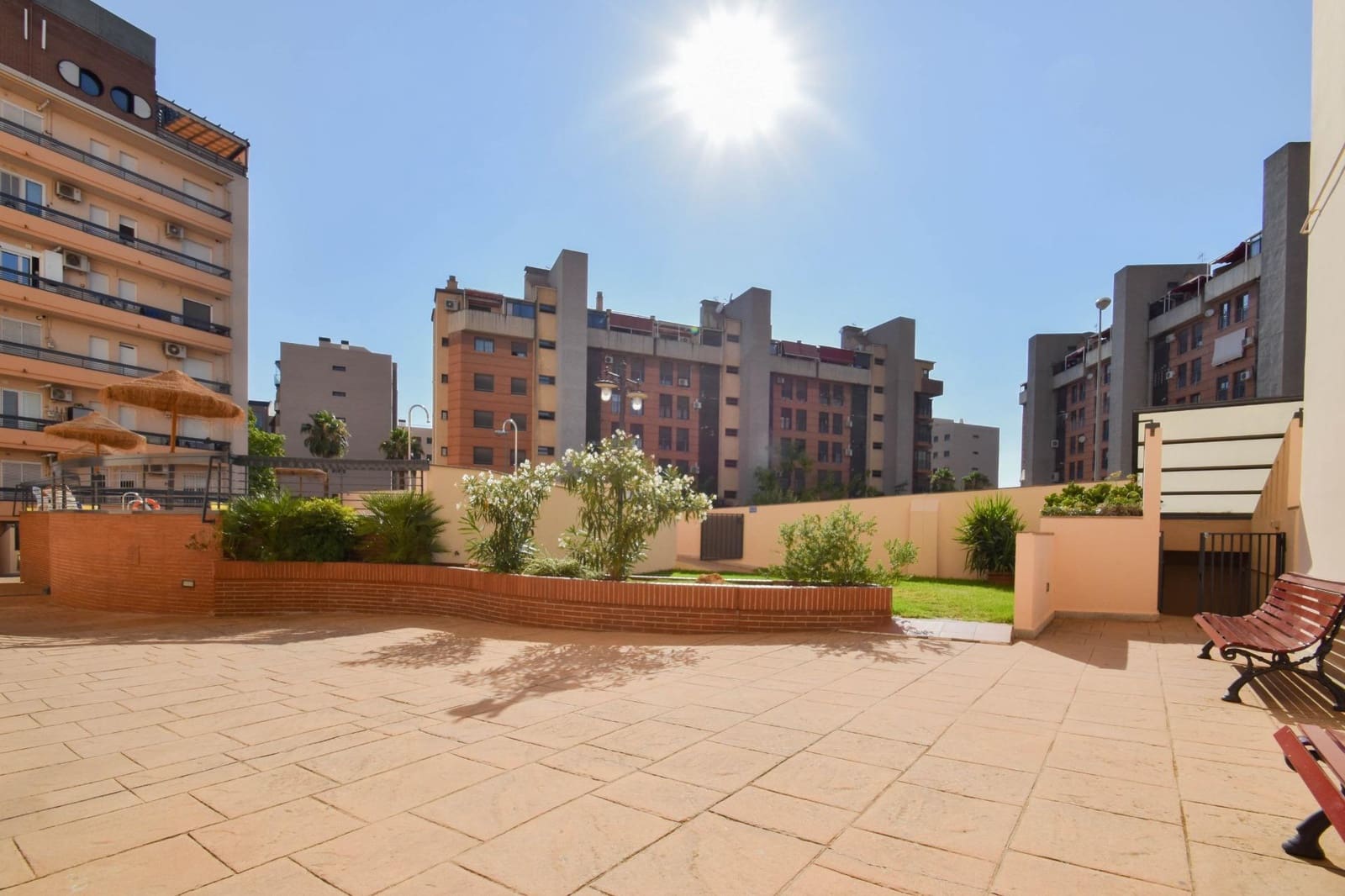 3 slaapkamer Flat te koop in Granada stad met zwembad - € 295.000 (Ref: 10014074)
