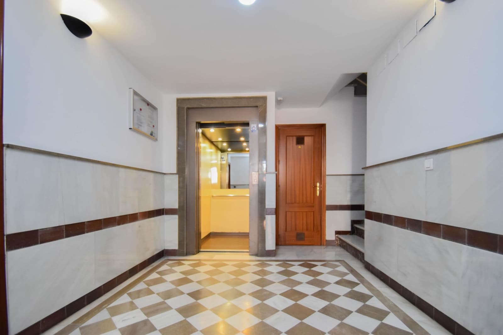 3 slaapkamer Flat te koop in Granada stad met zwembad - € 295.000 (Ref: 10014074)
