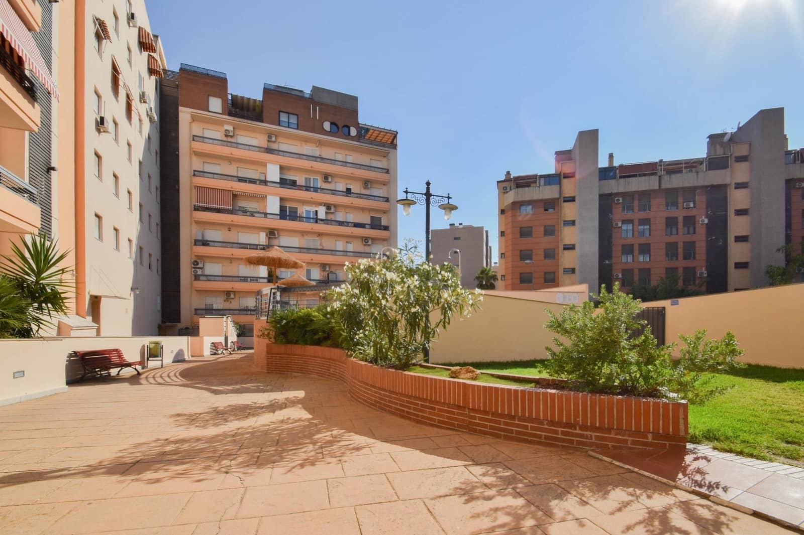 3 slaapkamer Flat te koop in Granada stad met zwembad - € 295.000 (Ref: 10014074)