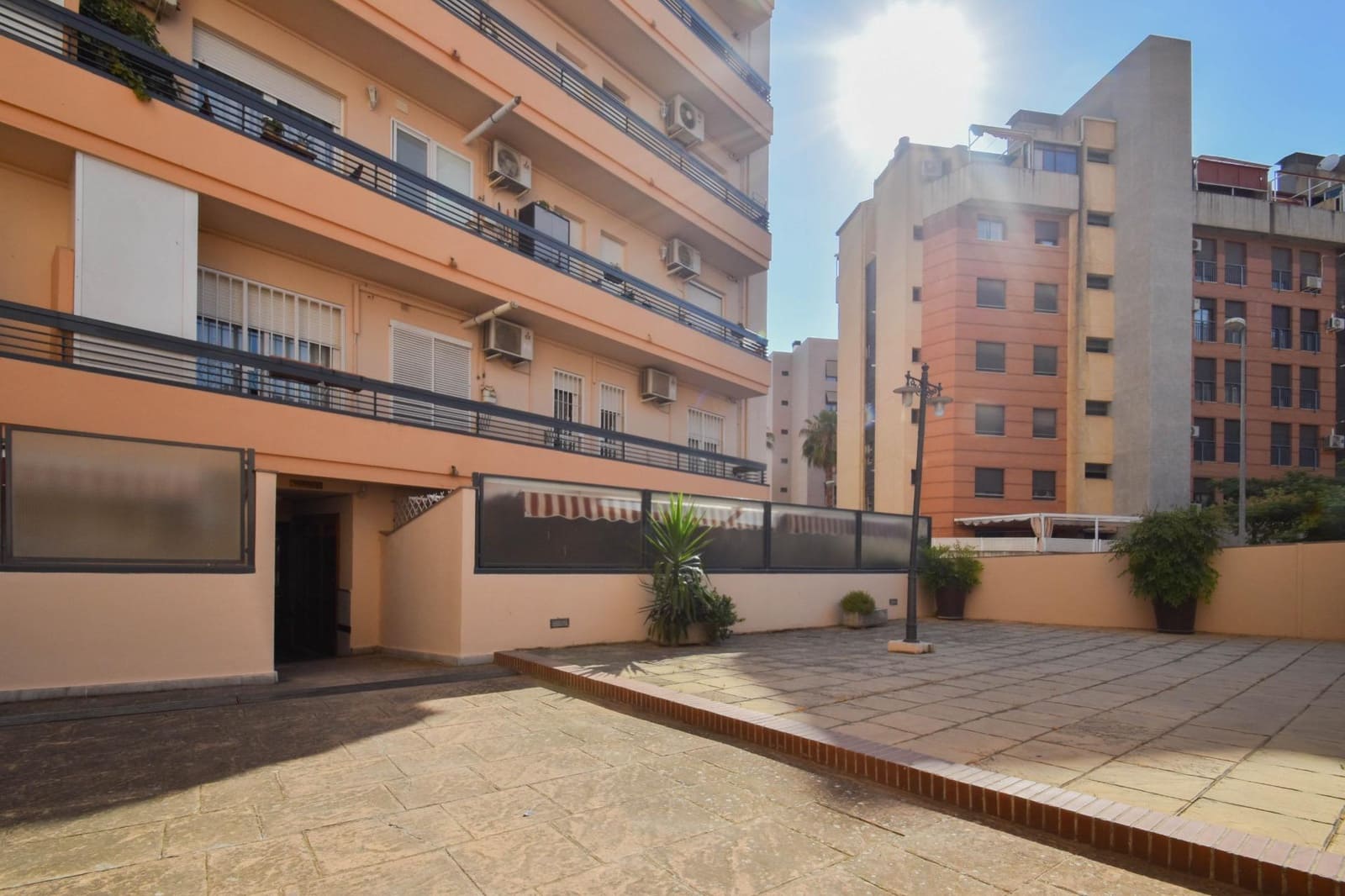 3 slaapkamer Flat te koop in Granada stad met zwembad - € 295.000 (Ref: 10014074)