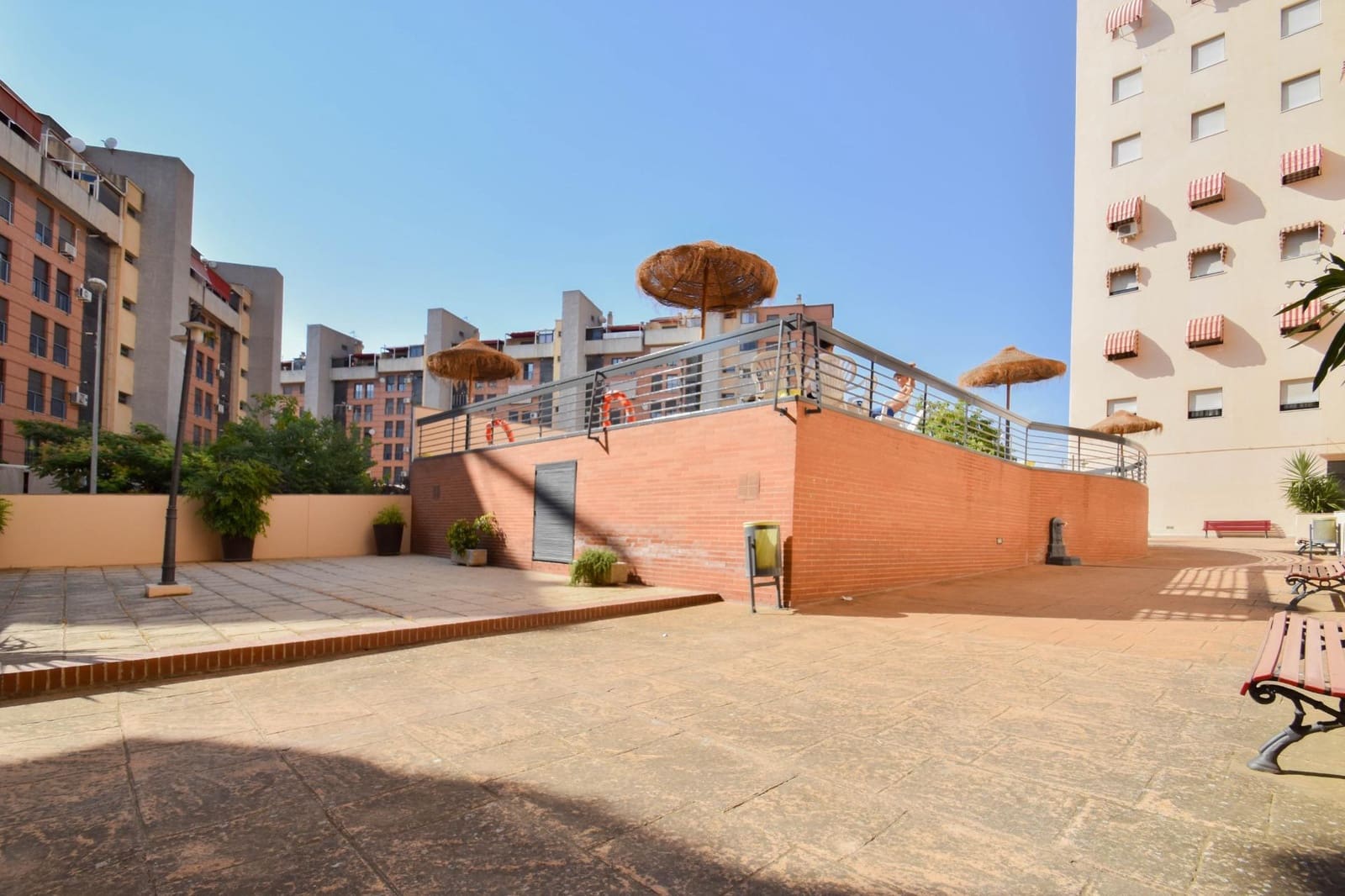 3 slaapkamer Flat te koop in Granada stad met zwembad - € 295.000 (Ref: 10014074)