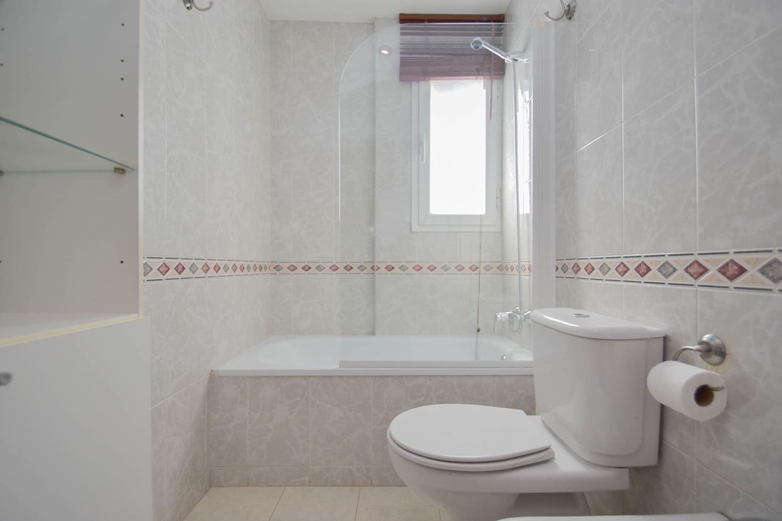 3 slaapkamer Flat te koop in Granada stad met zwembad - € 295.000 (Ref: 10014074)