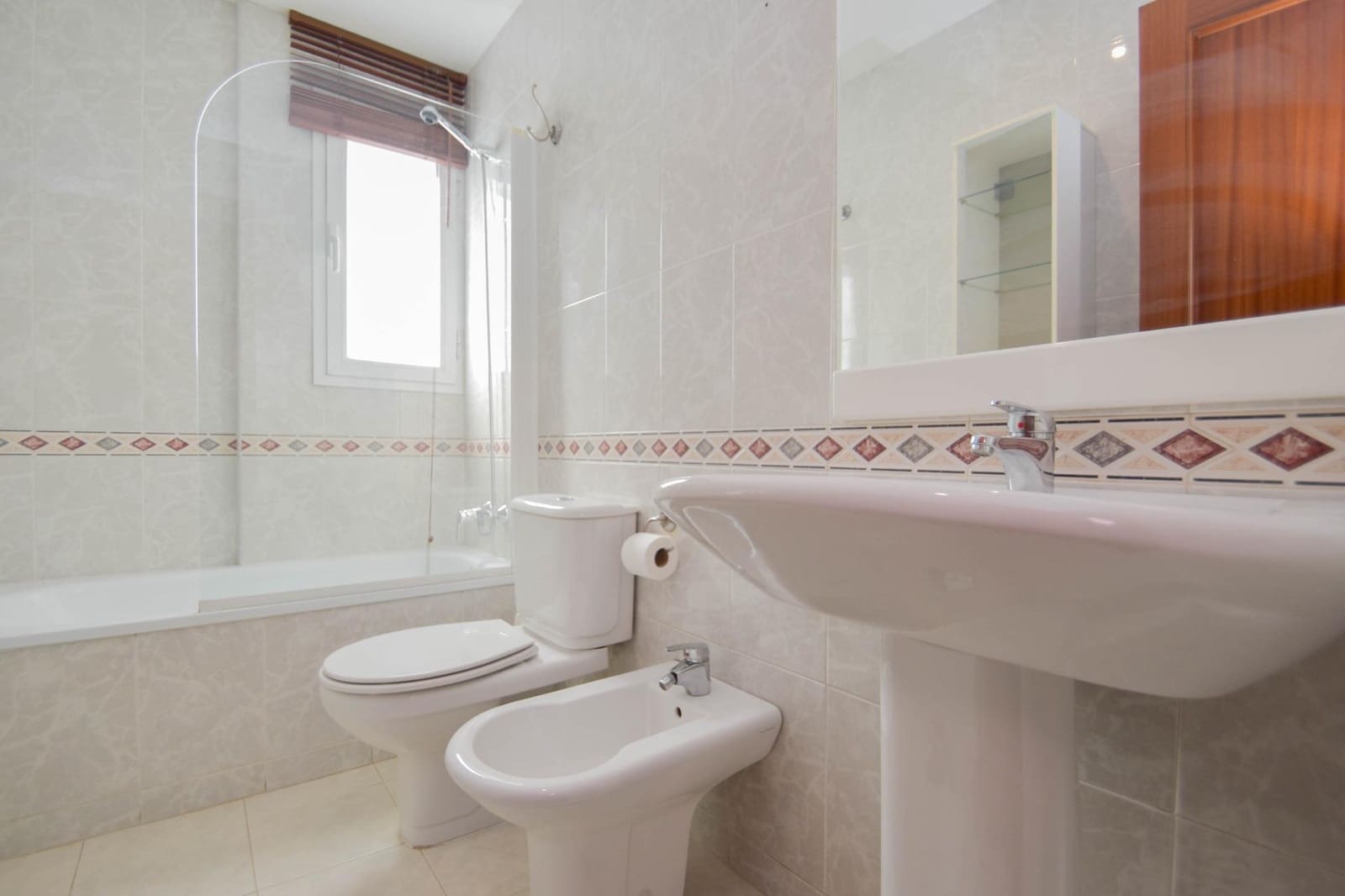 3 slaapkamer Flat te koop in Granada stad met zwembad - € 295.000 (Ref: 10014074)