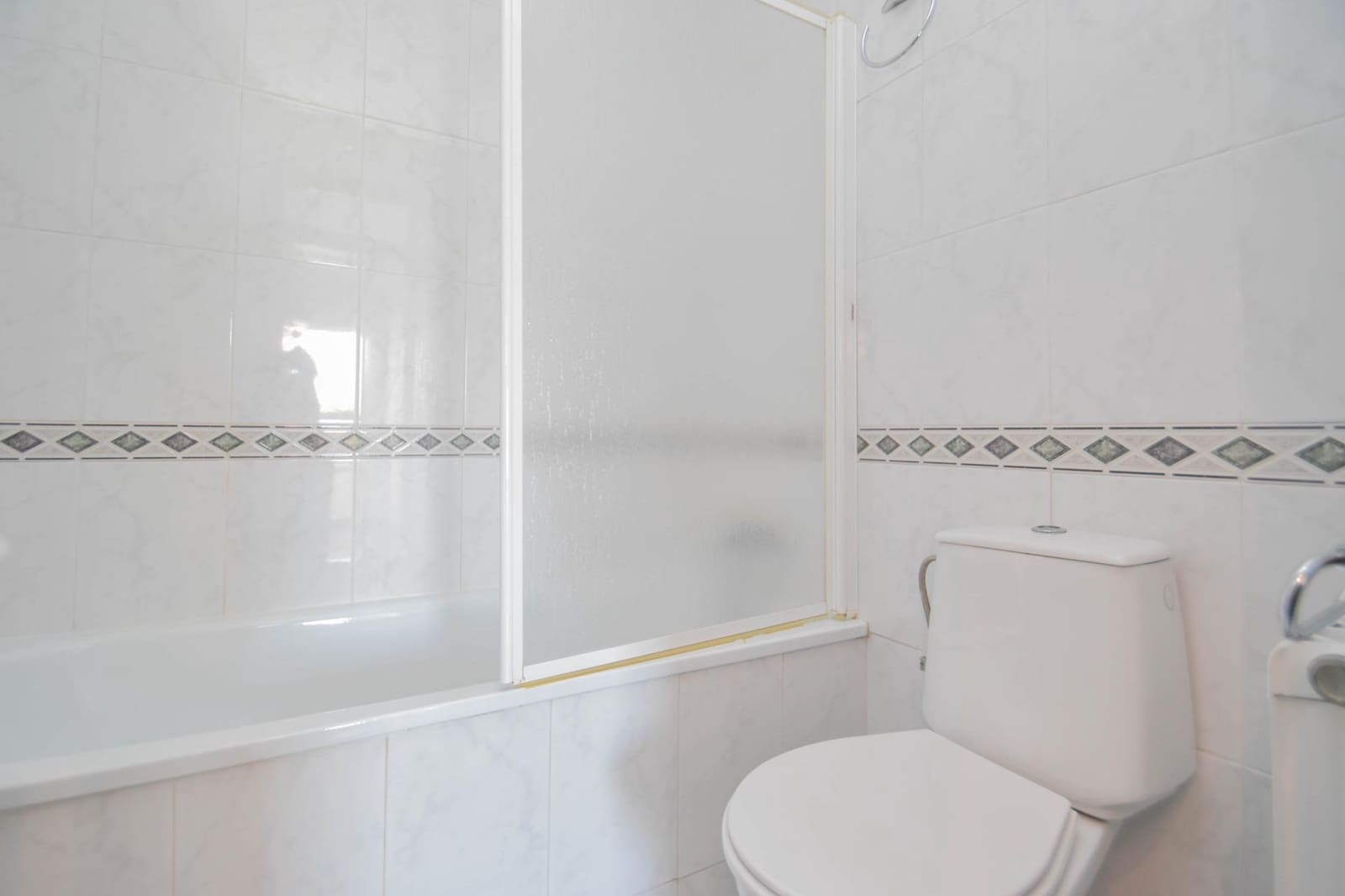 3 slaapkamer Flat te koop in Granada stad met zwembad - € 295.000 (Ref: 10014074)