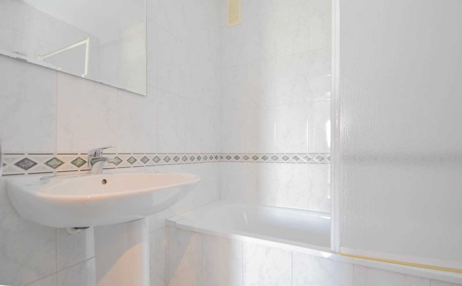 3 slaapkamer Flat te koop in Granada stad met zwembad - € 295.000 (Ref: 10014074)