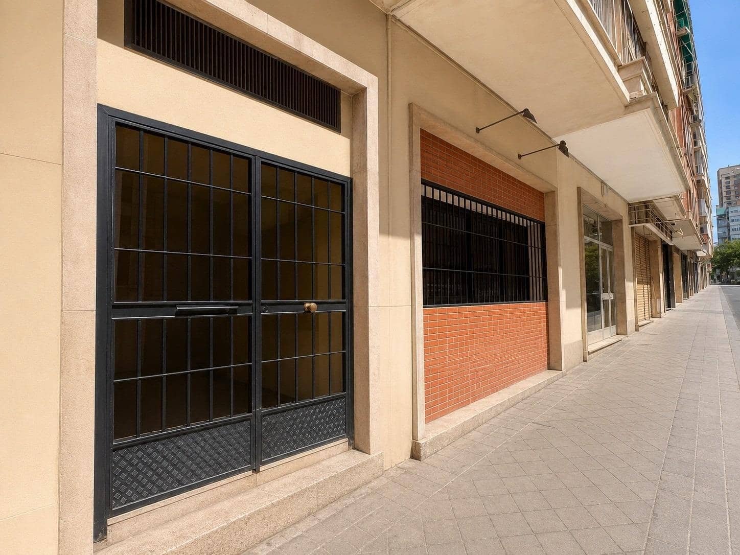 Comercial para venda em Granada cidade - 150 000 € (Ref: 10014075)