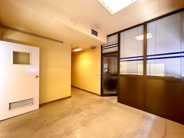 Kommersiell till salu i Granada stad - 150 000 € (Ref: 10014075)