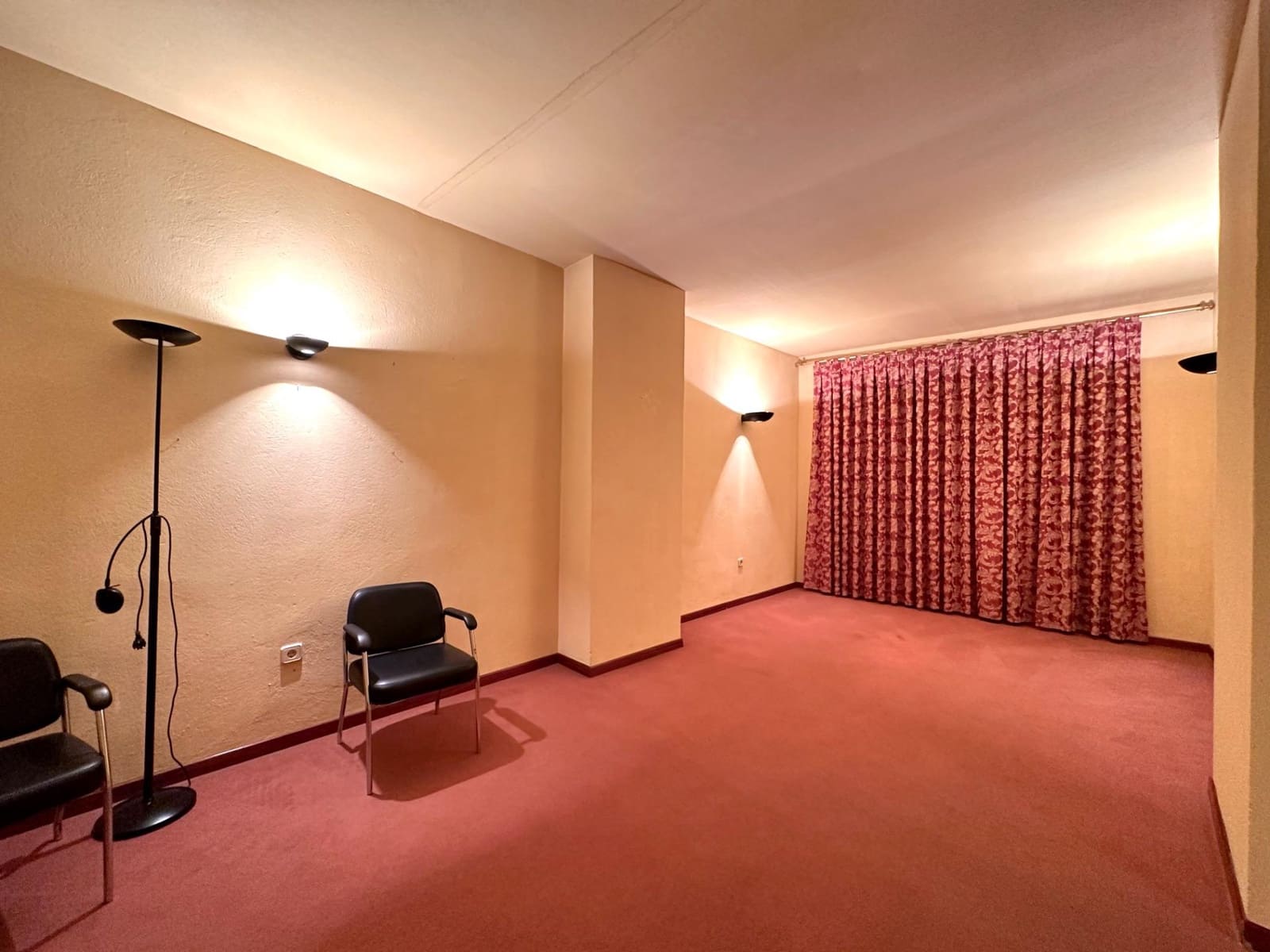 Comercial para venda em Granada cidade - 150 000 € (Ref: 10014075)