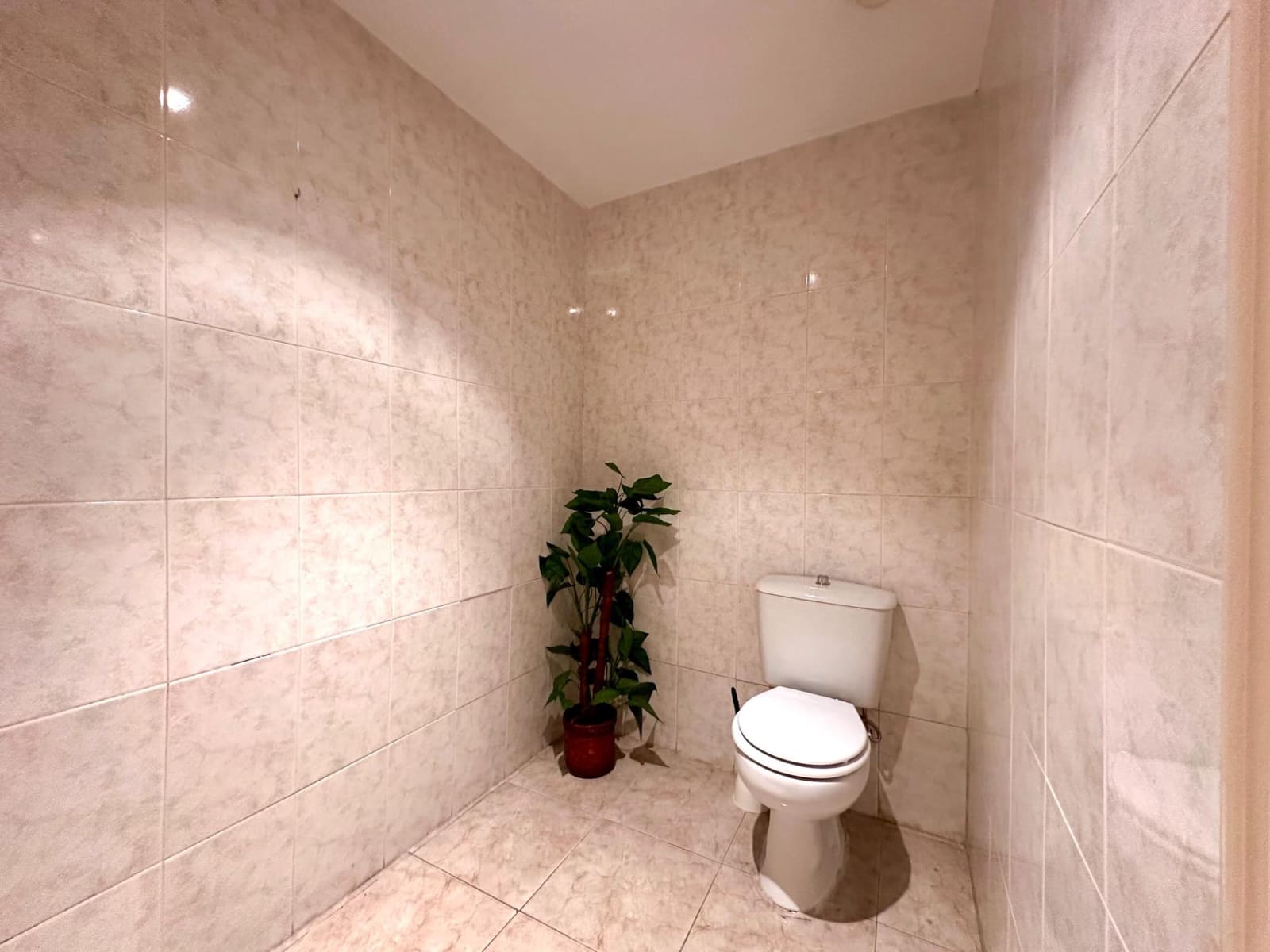 Comercial para venda em Granada cidade - 150 000 € (Ref: 10014075)