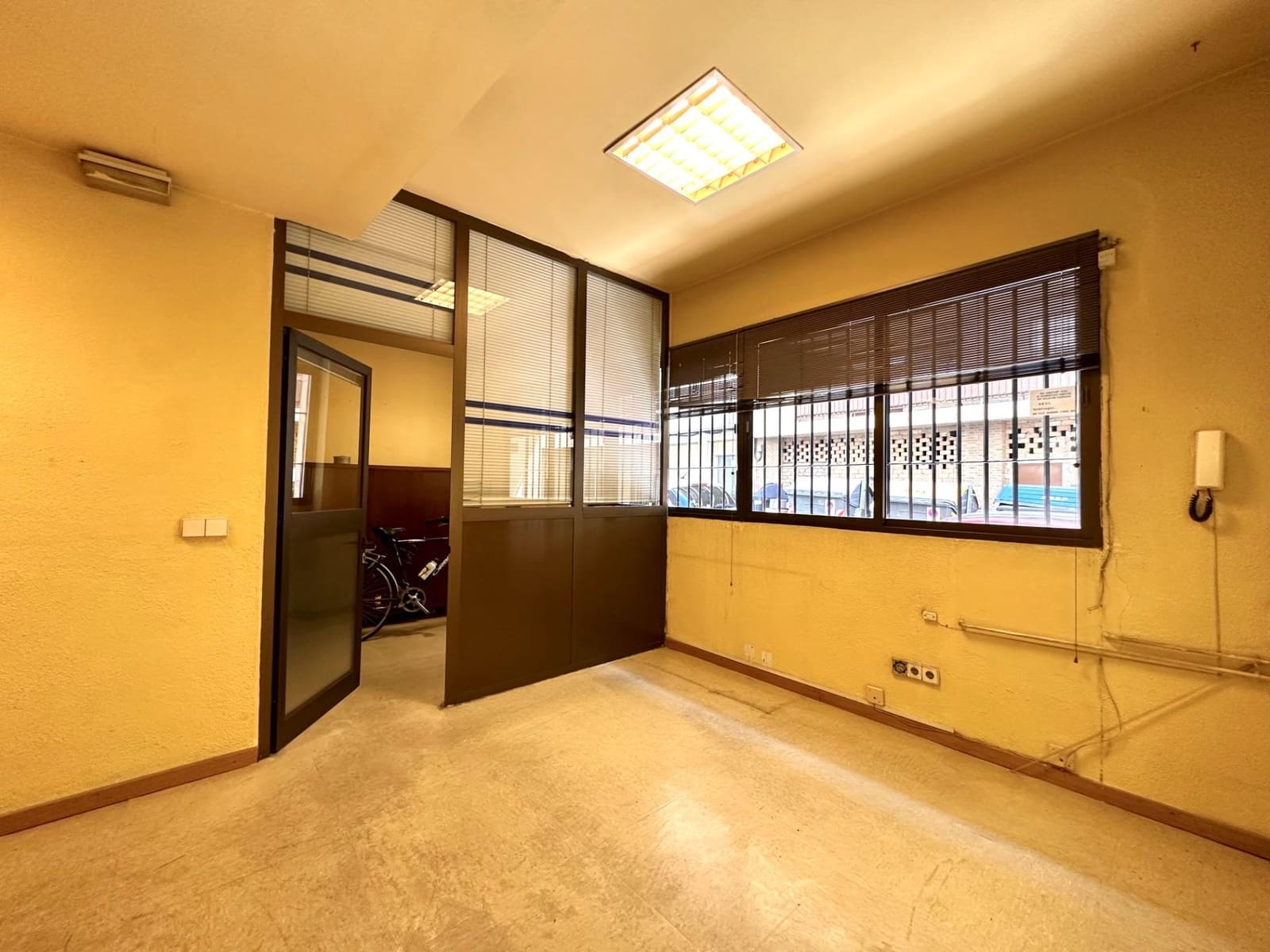 Comercial para venda em Granada cidade - 150 000 € (Ref: 10014075)