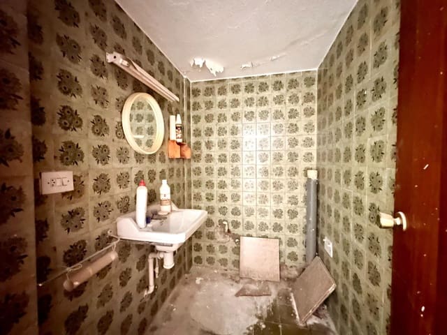 Commercial for sale in Granada city - € 150,000 (Ref: 10014076)