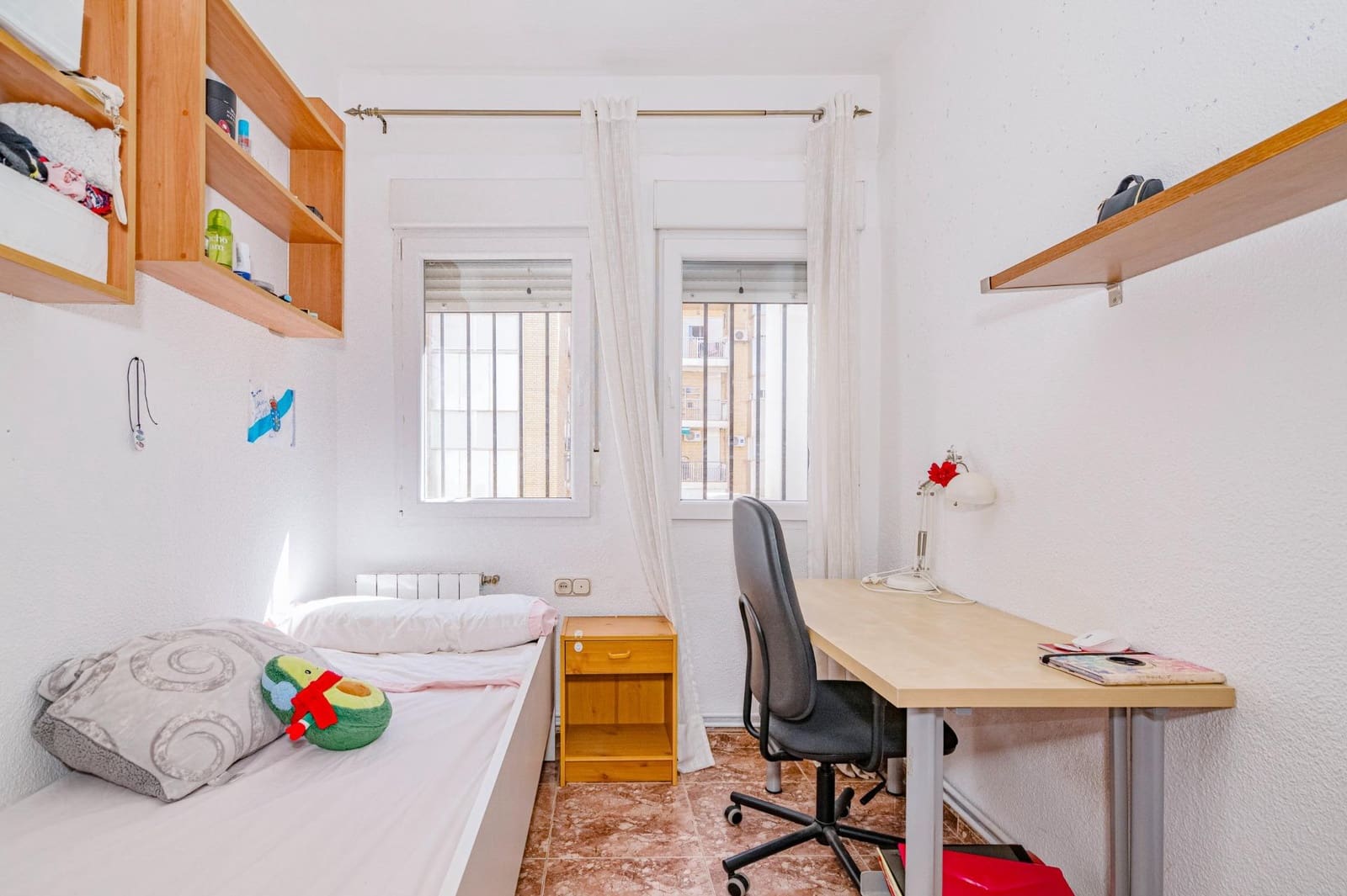 4 bedroom Flat for sale in Granada city - € 300,000 (Ref: 10014077)