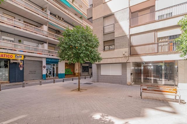 4 bedroom Flat for sale in Granada city - € 300,000 (Ref: 10014077)