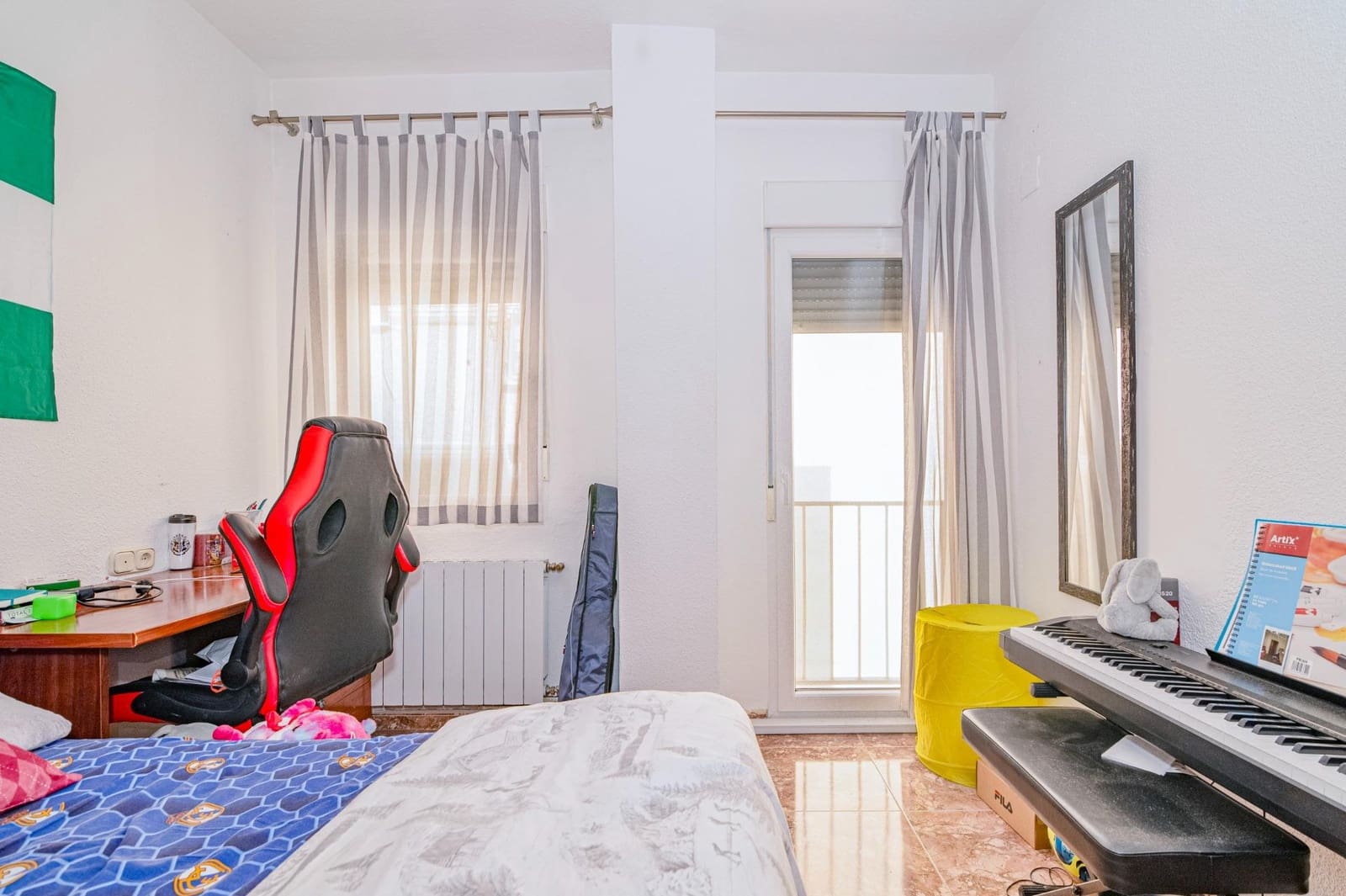 4 bedroom Flat for sale in Granada city - € 300,000 (Ref: 10014077)