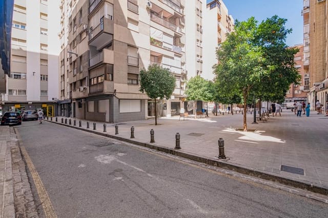 4 bedroom Flat for sale in Granada city - € 300,000 (Ref: 10014077)