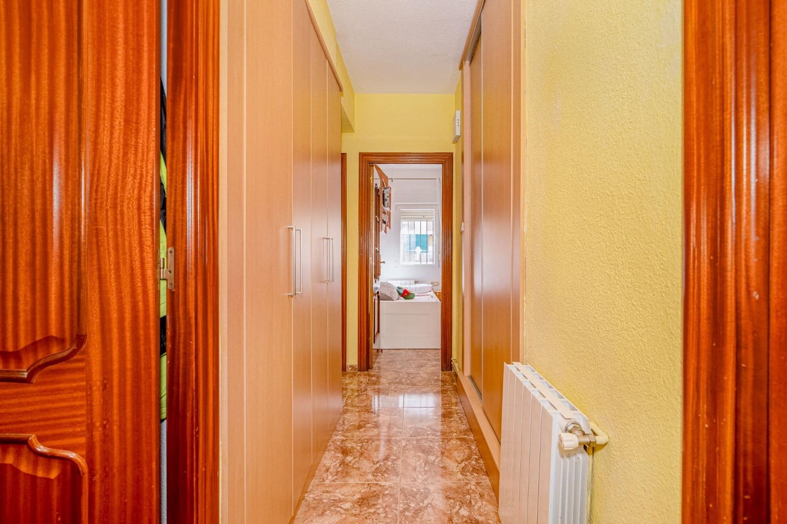 4 bedroom Flat for sale in Granada city - € 300,000 (Ref: 10014077)