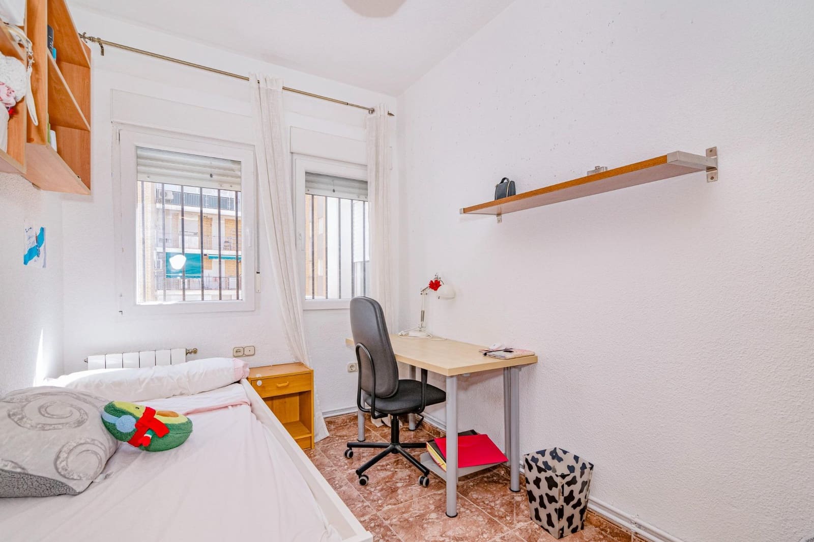 4 bedroom Flat for sale in Granada city - € 300,000 (Ref: 10014077)