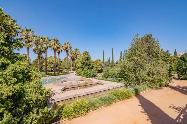 4 bedroom Flat for sale in Granada city - € 300,000 (Ref: 10014077)