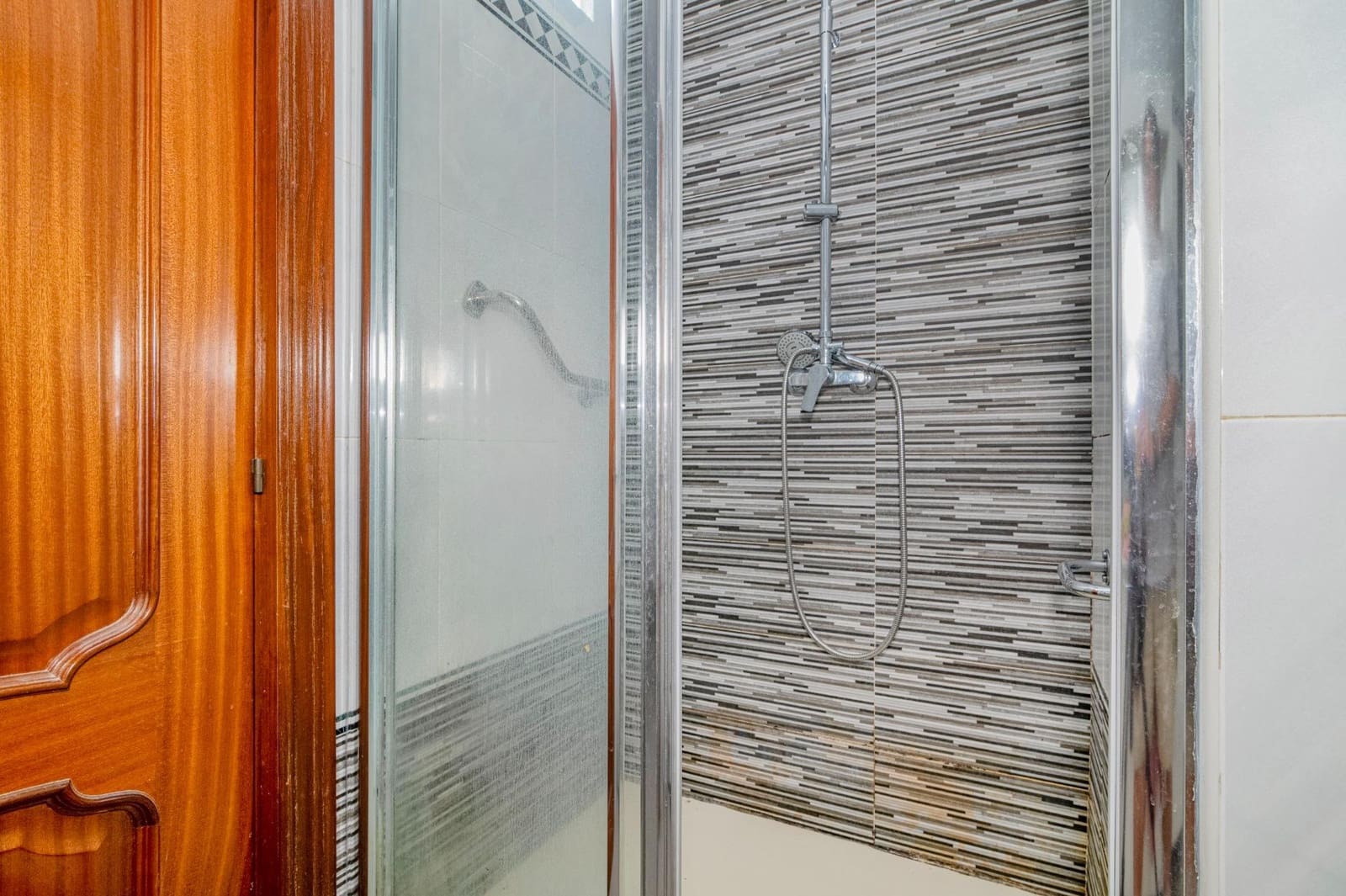 4 bedroom Flat for sale in Granada city - € 300,000 (Ref: 10014077)