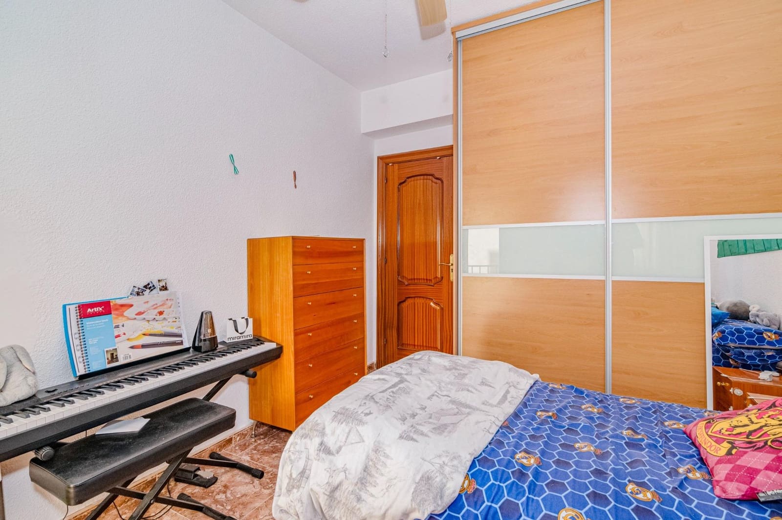 4 bedroom Flat for sale in Granada city - € 300,000 (Ref: 10014077)