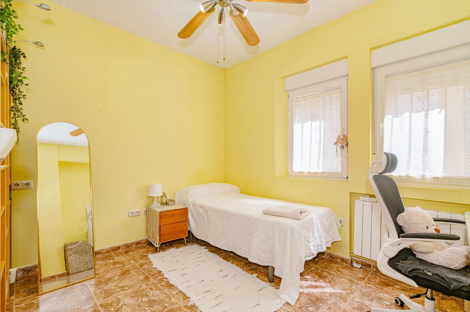 4 bedroom Flat for sale in Granada city - € 300,000 (Ref: 10014077)