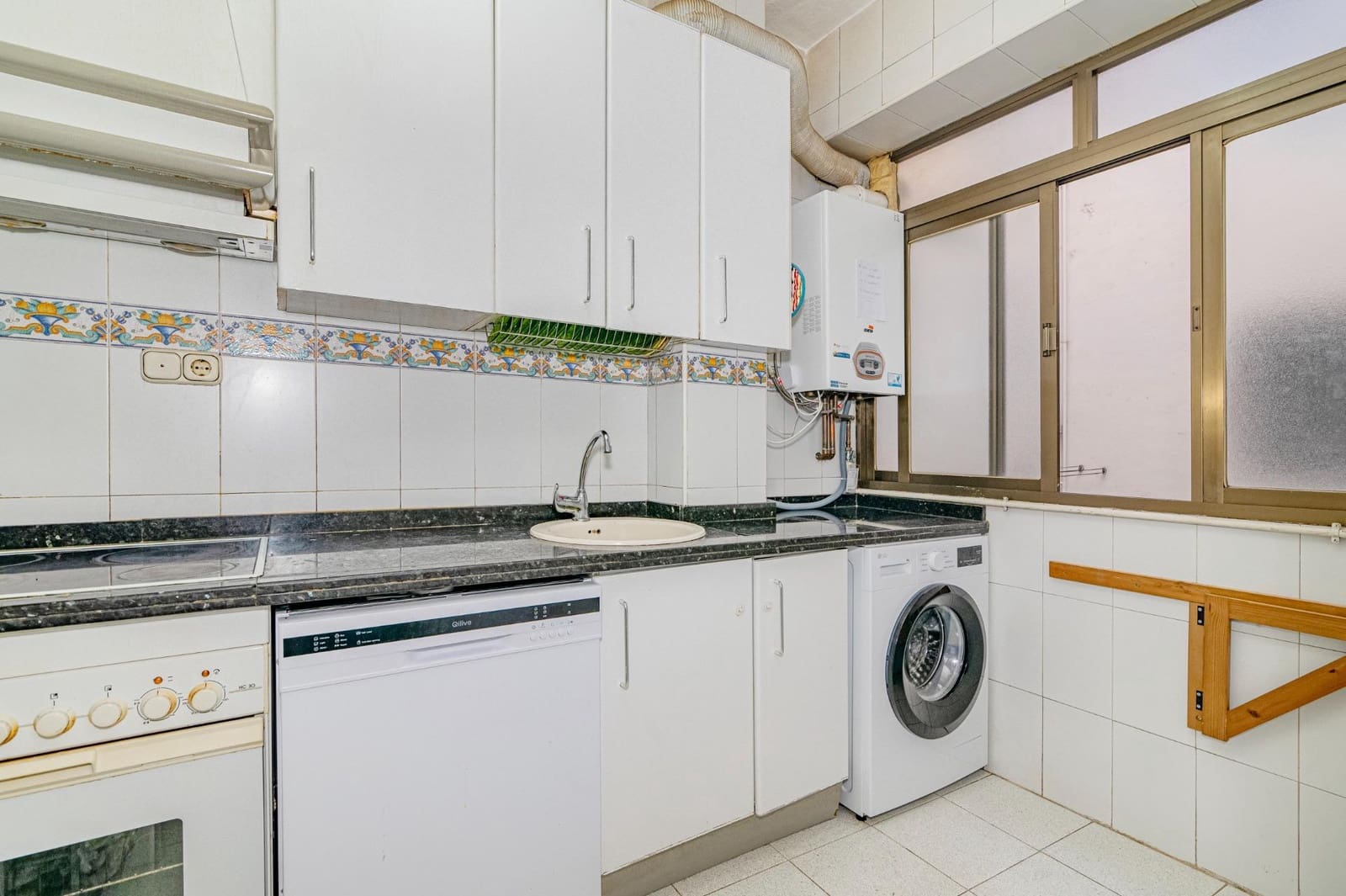 4 bedroom Flat for sale in Granada city - € 300,000 (Ref: 10014077)