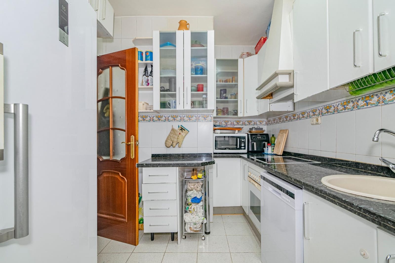 4 bedroom Flat for sale in Granada city - € 300,000 (Ref: 10014077)