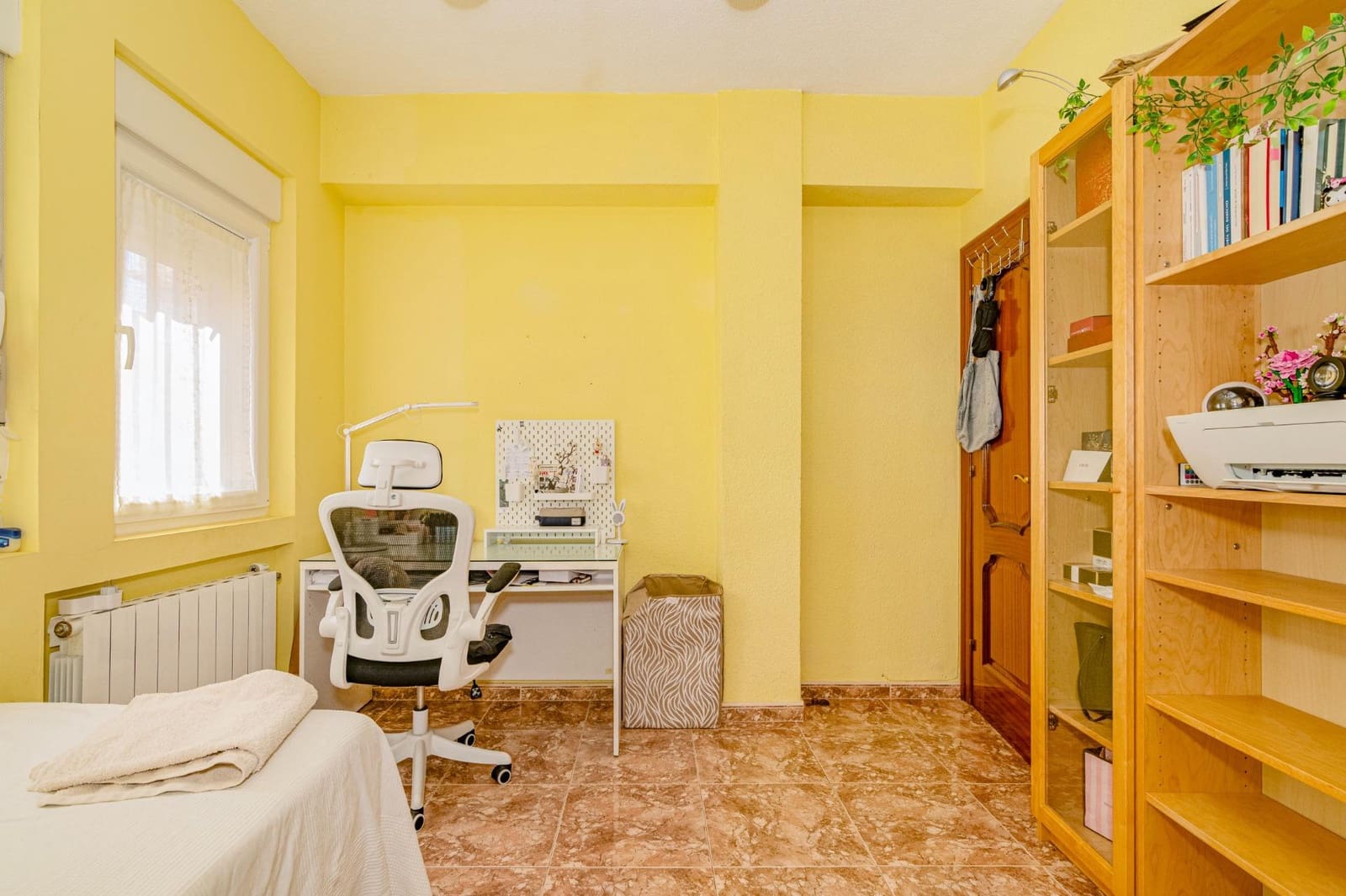 4 bedroom Flat for sale in Granada city - € 300,000 (Ref: 10014077)