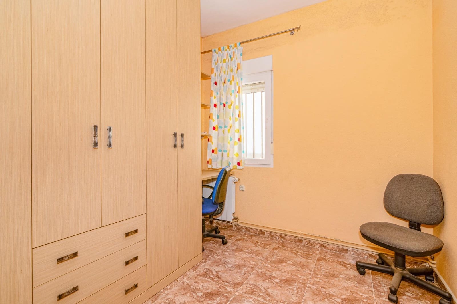 4 bedroom Flat for sale in Granada city - € 300,000 (Ref: 10014077)