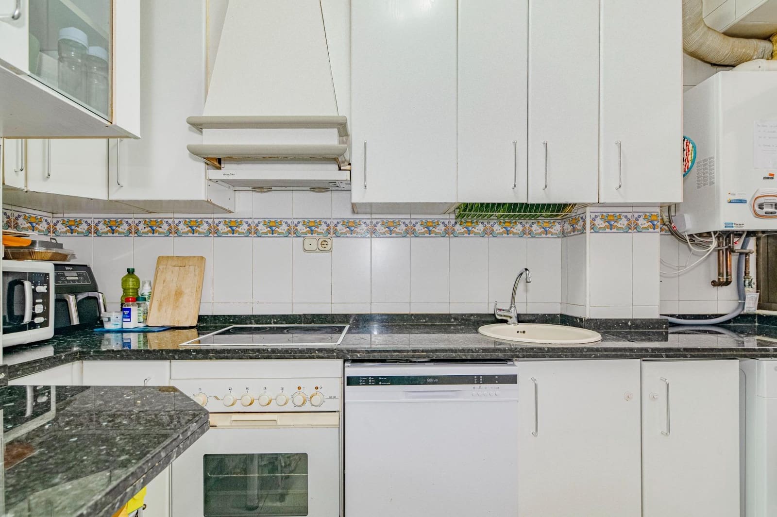4 bedroom Flat for sale in Granada city - € 300,000 (Ref: 10014077)