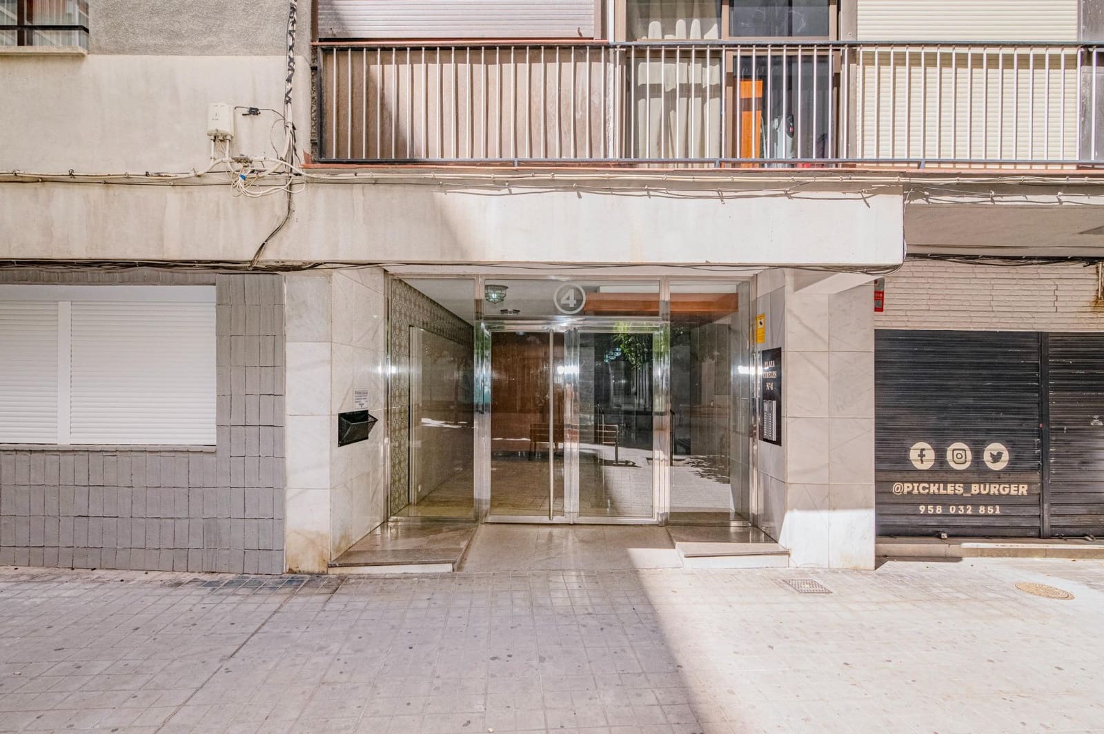 4 bedroom Flat for sale in Granada city - € 300,000 (Ref: 10014077)