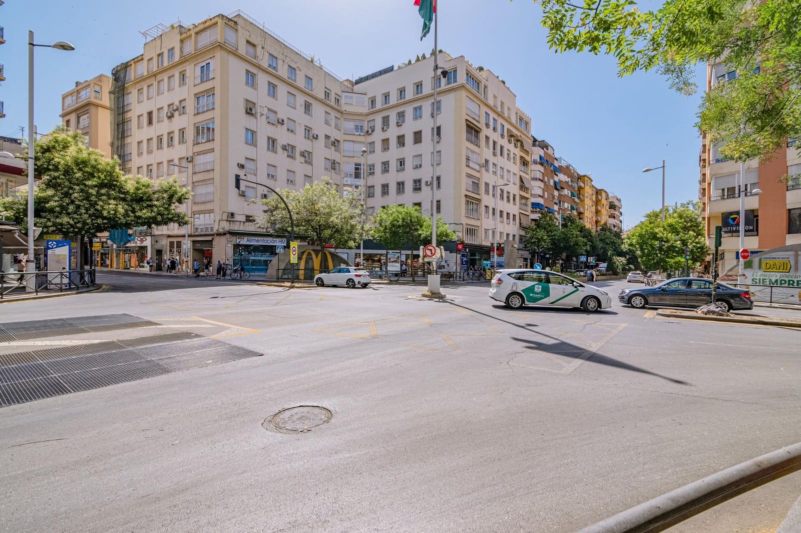 4 bedroom Flat for sale in Granada city - € 300,000 (Ref: 10014077)